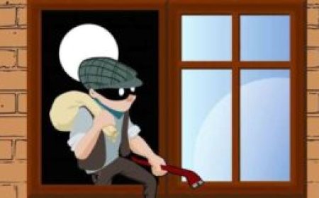 വീടിന്റെ ജനലിലൂടെ മൊബൈൽ ഫോണും പണവും മോഷ്ടിച്ചു