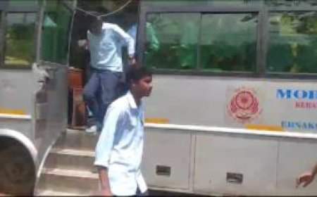 മൊബൈല്‍ ലോക് അദാലത്ത് വാന്‍  വണ്ടിപ്പെരിയാറില്‍