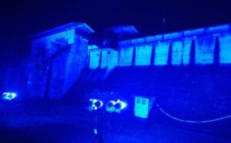 നീലവെളിച്ചത്തില്‍ തിളങ്ങി ഇരട്ടയാര്‍ ഡാം