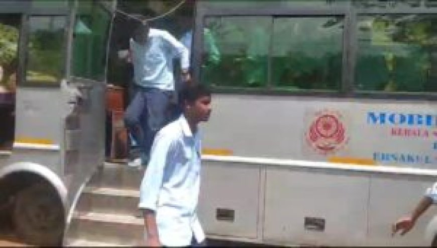 മൊബൈല്‍ ലോക് അദാലത്ത് വാന്‍  വണ്ടിപ്പെരിയാറില്‍