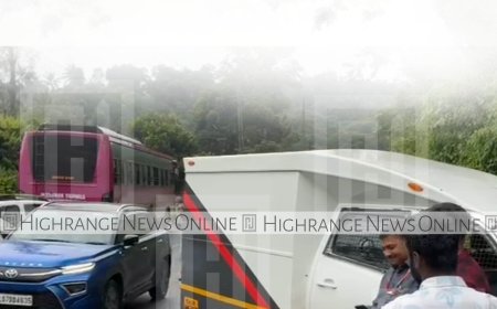 വണ്ടിപ്പെരിയാറിൽ സ്വകാര്യബസും പിക്കപ്പ്‌ വാനും കൂട്ടിയിടിച്ച്‌ അപകടം 