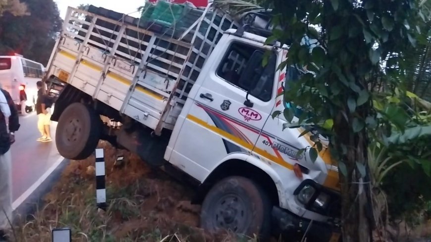 കട്ടപ്പന വാഴവരയിൽ ടൂറിസ്റ്റ് ബസും പിക്ക് അപ്പ്‌ ലോറിയും അപകടത്തിൽപ്പെട്ടു