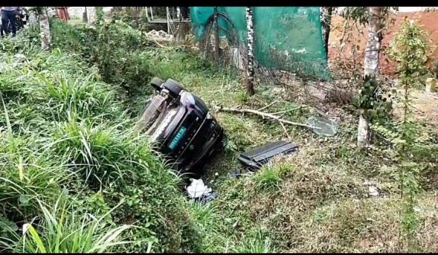 അടിമാലി ആയിരമേക്കറിൽ കാര്‍  താഴ്ചയിലേക്ക് മറിഞ്ഞ് അപകടം