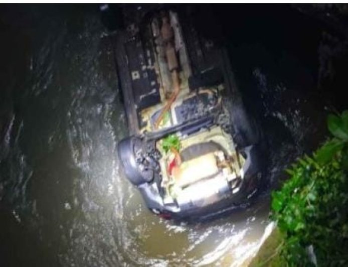 ഏലപ്പാറ നാലാം മൈലിൽ കാർ പുഴയിലേക്ക് മറിഞ്ഞ് യുവാവ് മരിച്ചു: 3 പേർക്ക് പരിക്ക് 