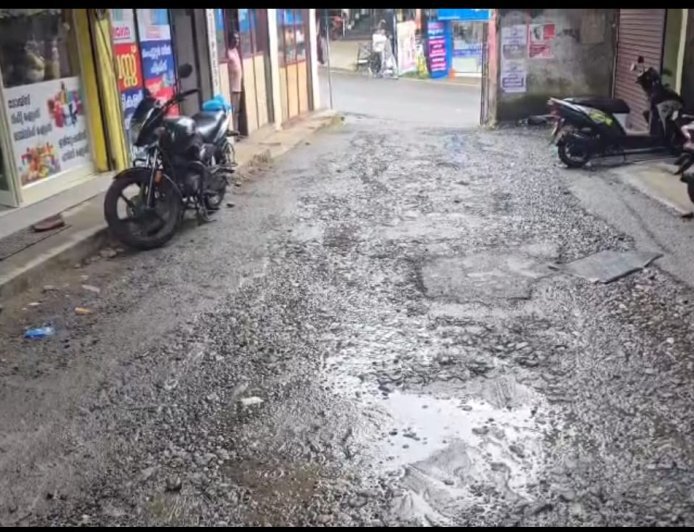 ചെറുതോണി പോസ്റ്റ് ഓഫീസ് റോഡിൽ ദുരിതയാത്ര: പരിഹാരം കാണാതെ അധികൃതർ