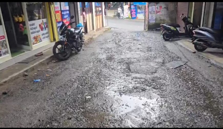 ചെറുതോണി പോസ്റ്റ് ഓഫീസ് റോഡിൽ ദുരിതയാത്ര: പരിഹാരം കാണാതെ അധികൃതർ